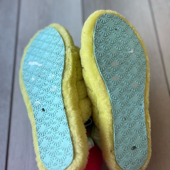 Ugg Fluff Yeah Slippers in yellow size 6 - Picture 5 of 6